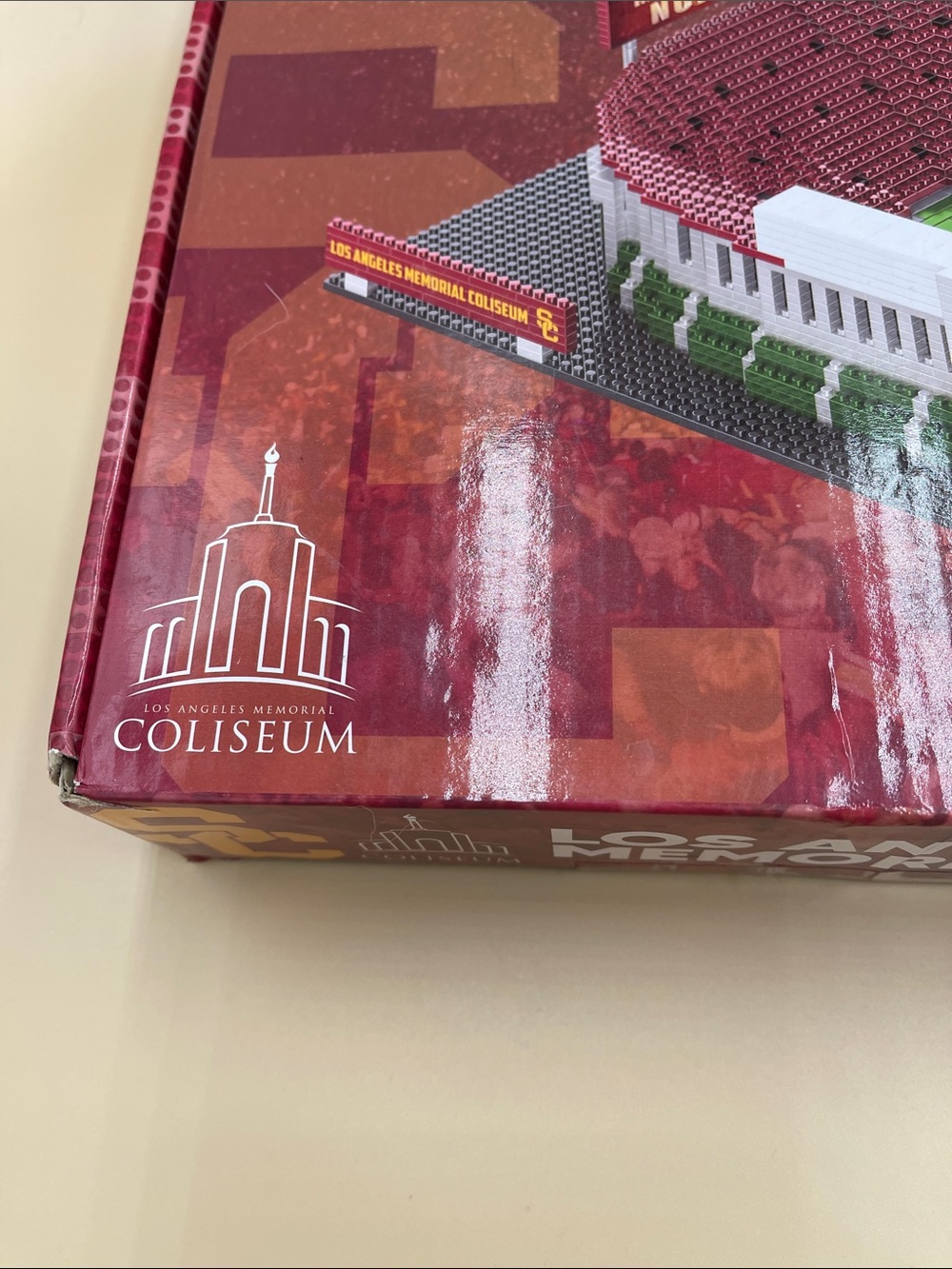 FOCO BRXLZ Los Angeles Memorial Coliseum Stadium Series Building Set - Red/White - Picture 6 of 8